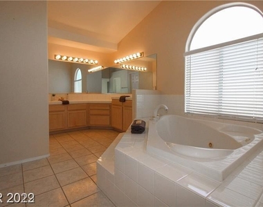 8012 Shorecrest Drive - Photo Thumbnail 23