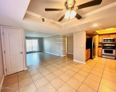 3434 W Danbury Drive - Photo Thumbnail 12