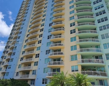 2475 Brickell Ave - Photo Thumbnail 3