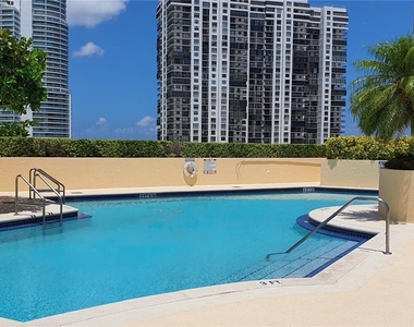 2475 Brickell Ave - Photo Thumbnail 12