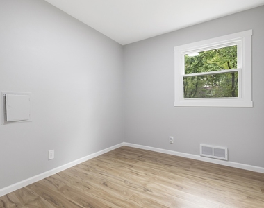 2203 Edgebrook Drive - Photo Thumbnail 15