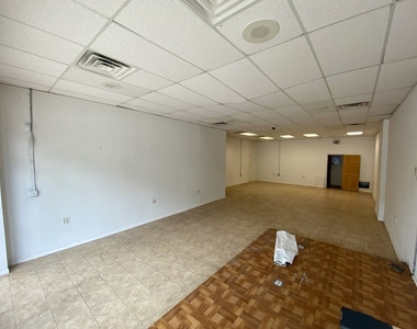 5454 N Broadway Street - Photo Thumbnail 2