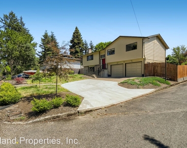 3280 Se Evergreen Ave - Photo Thumbnail 1