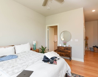 1639 W. Grand, Unit 401 - Photo Thumbnail 13