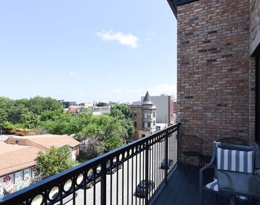 1639 W. Grand, Unit 401 - Photo Thumbnail 18