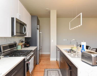 1639 W. Grand, Unit 401 - Photo Thumbnail 1