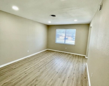 1824 Mountainview Dr. - Photo Thumbnail 2