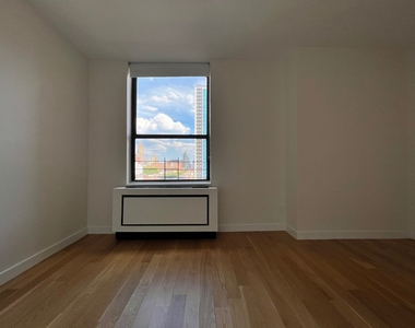 3 BED UPPER WEST SIDE WITH WASHER /DRYER*** - Photo Thumbnail 14