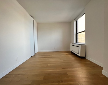 3 BED UPPER WEST SIDE WITH WASHER /DRYER*** - Photo Thumbnail 13