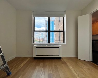 3 BED UPPER WEST SIDE WITH WASHER /DRYER*** - Photo Thumbnail 3