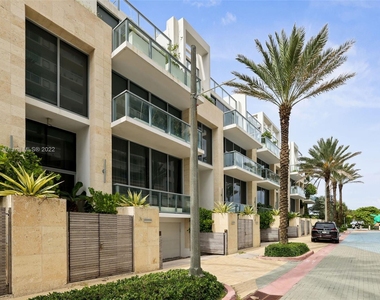 9501 Collins Ave - Photo Thumbnail 26