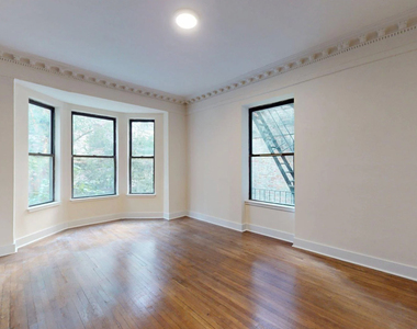 West 92nd St - Photo Thumbnail 3