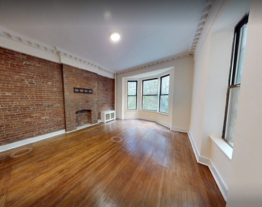 West 92nd St - Photo Thumbnail 1