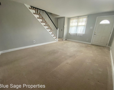 458 Rively Ave - Photo Thumbnail 2