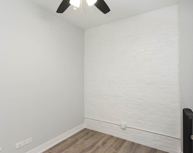 1065 W. Glenlake, Unit 3 - Photo Thumbnail 13