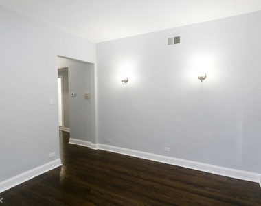 1104 W. Glenlake, Unit 3 - Photo Thumbnail 5