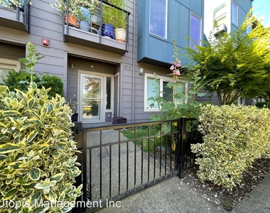 7529 North Leavitt - Photo Thumbnail 1