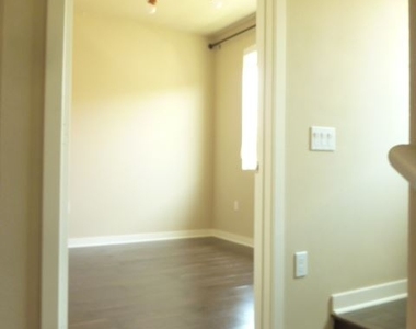 4543 Rainier Ave #18 - Photo Thumbnail 9