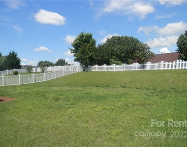 2715 Hampton View Court - Photo Thumbnail 14