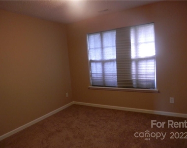 2715 Hampton View Court - Photo Thumbnail 11