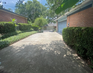 2722 Newmarket - Photo Thumbnail 27