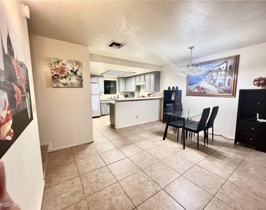 16733 Sherman Way Apt D - Photo Thumbnail 9