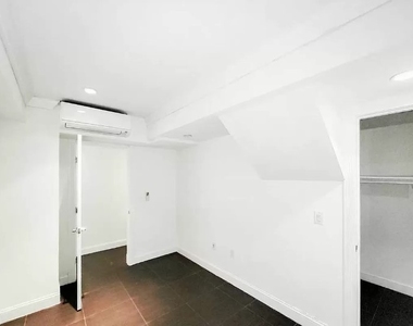 332 East 71st Street - Photo Thumbnail 10