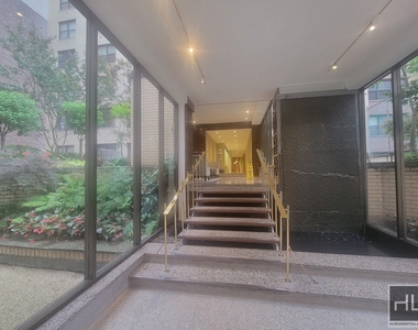 East 49 Street - Photo Thumbnail 11