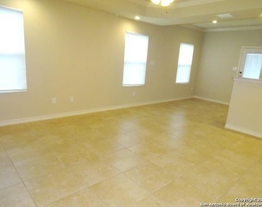 6930 Lakeview Dr - Photo Thumbnail 1