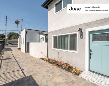 11683 Oxnard Street - Photo Thumbnail 17