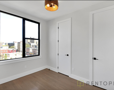 90 Manhattan Avenue - Photo Thumbnail 2