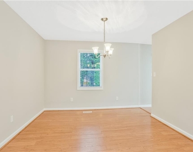 2712 Candler Court Sw - Photo Thumbnail 16