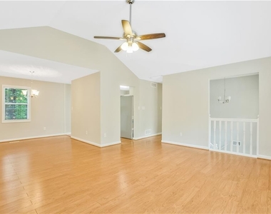 2712 Candler Court Sw - Photo Thumbnail 14