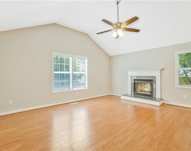 2712 Candler Court Sw - Photo Thumbnail 12