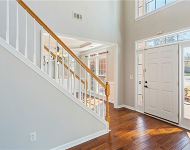 2307 Ravinia Court Ne - Photo Thumbnail 3