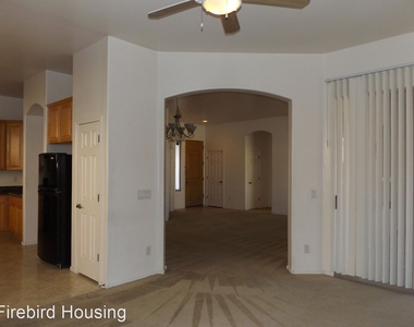 2526 E Remington Pl - Photo Thumbnail 12