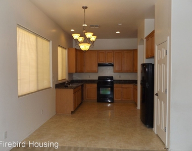 2526 E Remington Pl - Photo Thumbnail 5