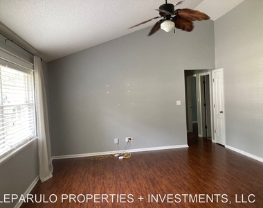 3057 Laredo Drive - Photo Thumbnail 7