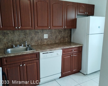 6033 Sw 35th Street Unit 101 - Photo Thumbnail 12