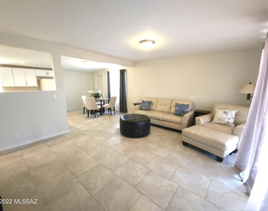 7408 E Cuernavaca Place - Photo Thumbnail 6