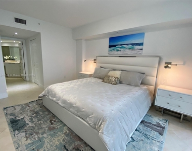 16699 Collins Ave (avail Now) - Photo Thumbnail 22