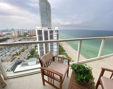 16699 Collins Ave (avail Now) - Photo Thumbnail 3