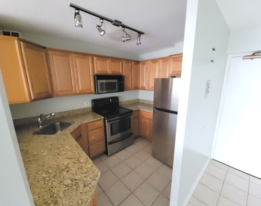 5415 N Sheridan Road - Photo Thumbnail 4