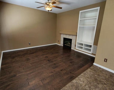 5452 Suffolk Circle - Photo Thumbnail 4