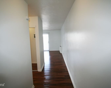 909 Pearl Street 404 - Photo Thumbnail 2