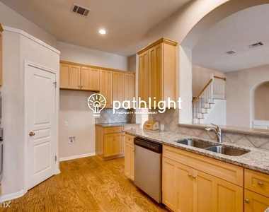 109 Fairfield Ct - Photo Thumbnail 5