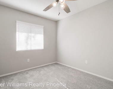 286 West Palomino Drive Unit 101 - Photo Thumbnail 8