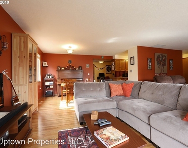 9884 Se 50th Avenue - Photo Thumbnail 2