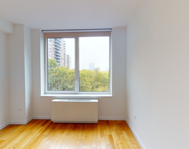 795 Columbus Avenue - Photo Thumbnail 3