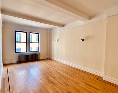 Beauitful Spacious 2 Bedroom on 92nd and Park! Amazing Location! - Photo Thumbnail 0